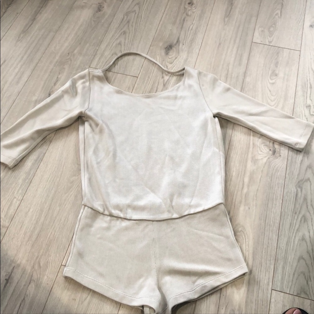 Again Savage backless shorts romper - Picture 5 of 7